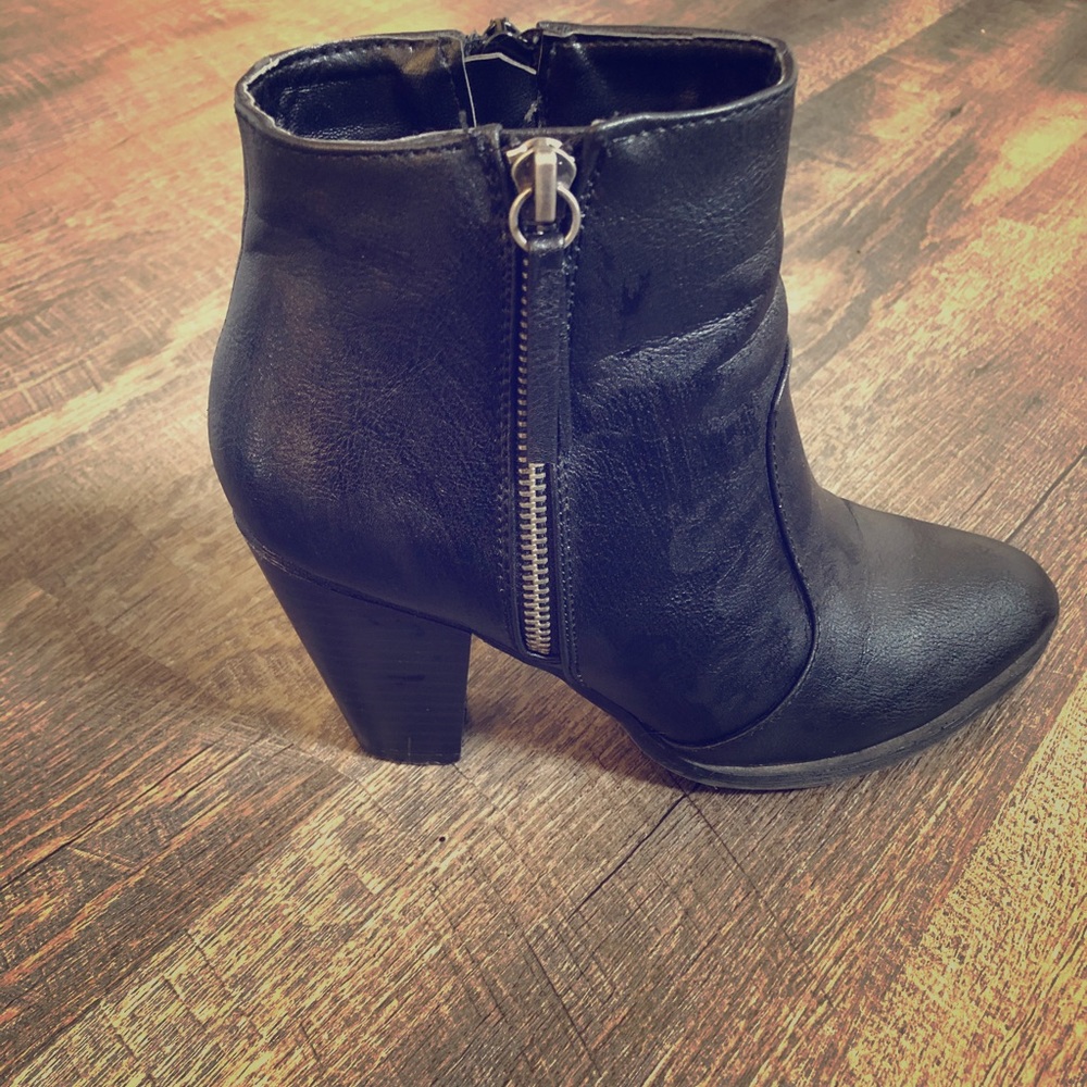 Le Chateau Booties